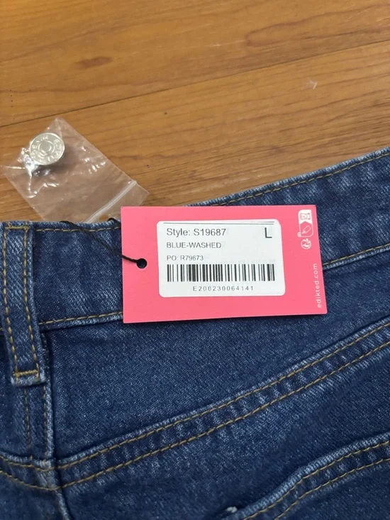 NWT Edikted Jean Shorts Size L - Picture 4 of 4